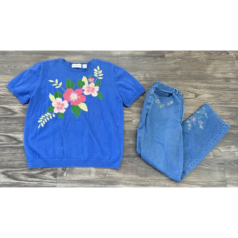 SOLD
core teacher core floral Top Jeans Sz 10 Boho Vintage Y2K indie
